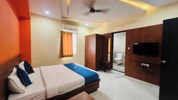 Deluxe Room | Egyptian cotton sheets, premium bedding, in-room safe, desk