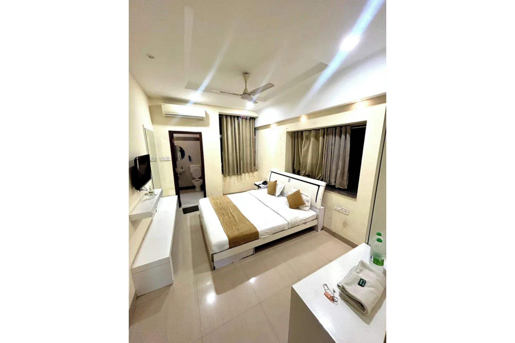 Premium Room | Egyptian cotton sheets, premium bedding, in-room safe, desk