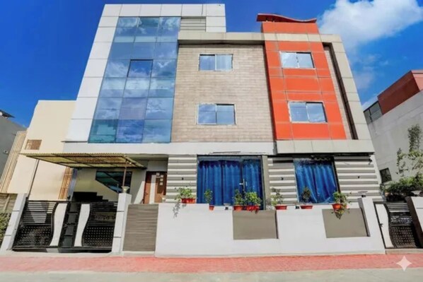 Exterior - Fabhotel La Banian (Indore)