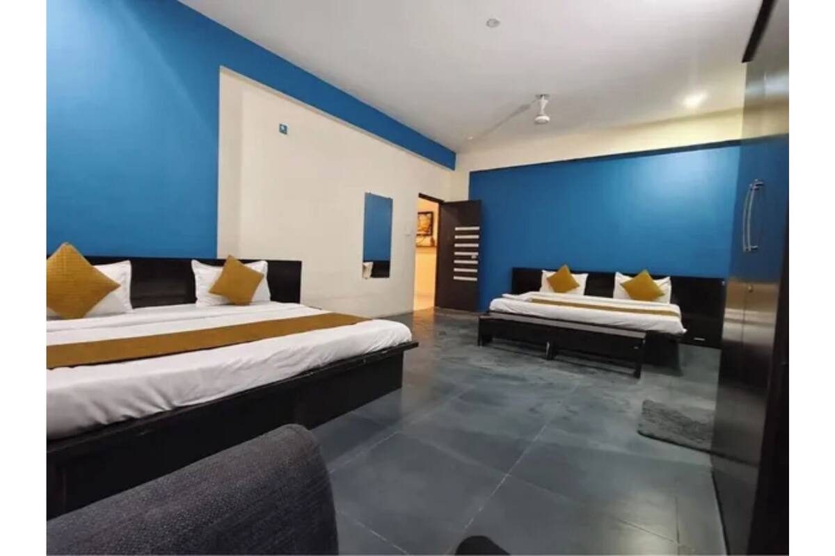 Family Room | Egyptian cotton sheets, premium bedding, in-room safe, desk