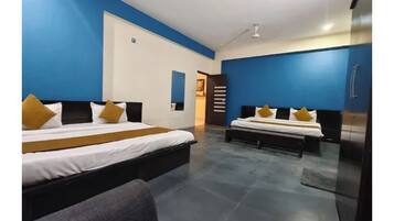 Family Room | Egyptian cotton sheets, premium bedding, in-room safe, desk
