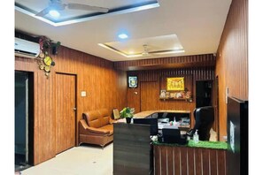 Lobby - Fabhotel La Banian (Indore)