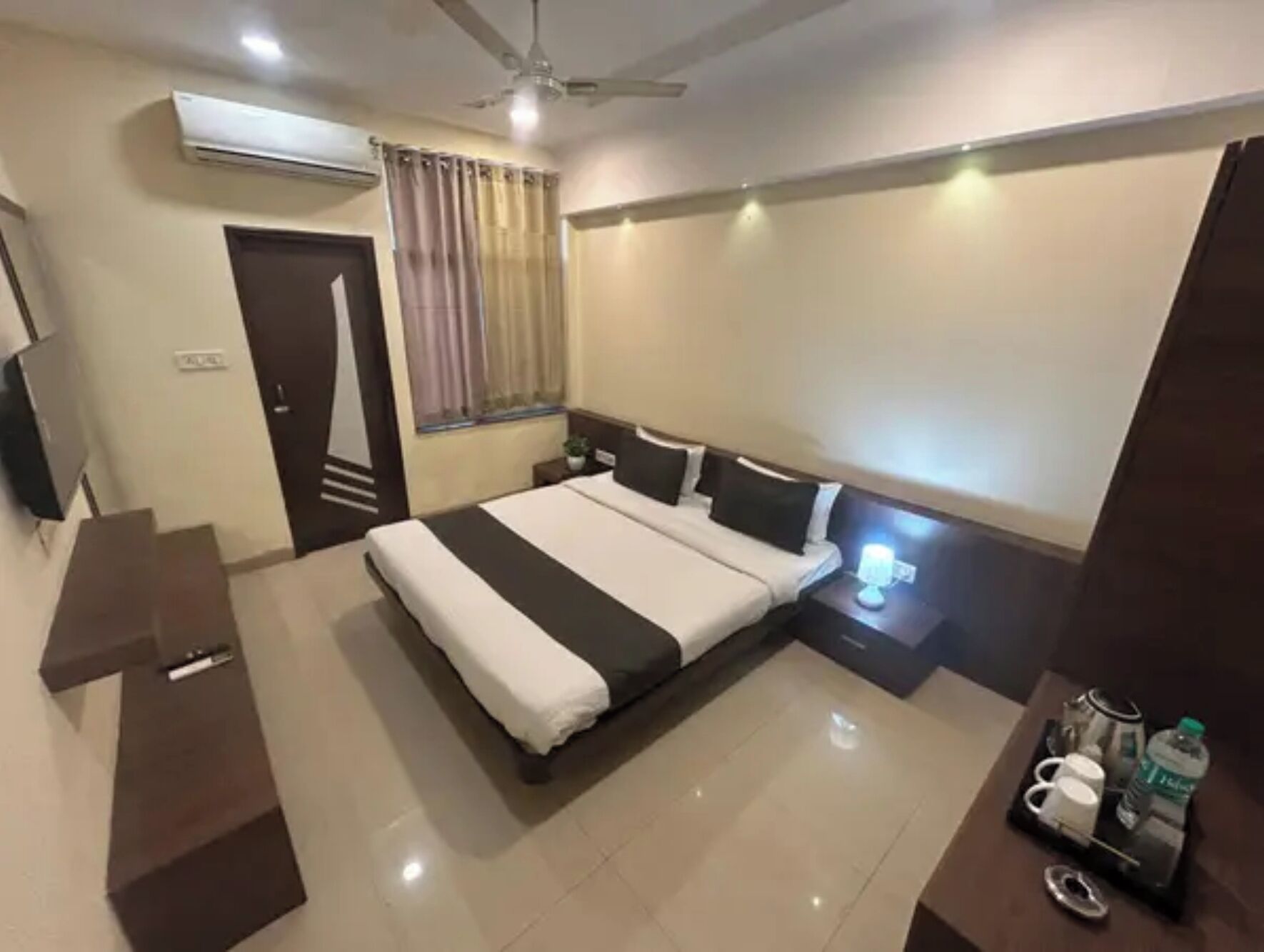 Deluxe Room | Egyptian cotton sheets, premium bedding, in-room safe, desk