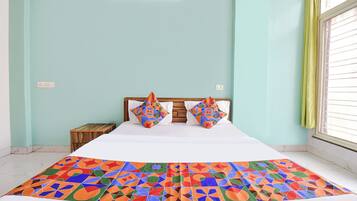 Egyptian cotton sheets, premium bedding, in-room safe, desk