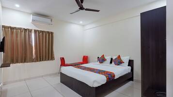 Egyptian cotton sheets, premium bedding, in-room safe, desk