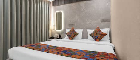 Deluxe Room | Egyptian cotton sheets, premium bedding, in-room safe, desk