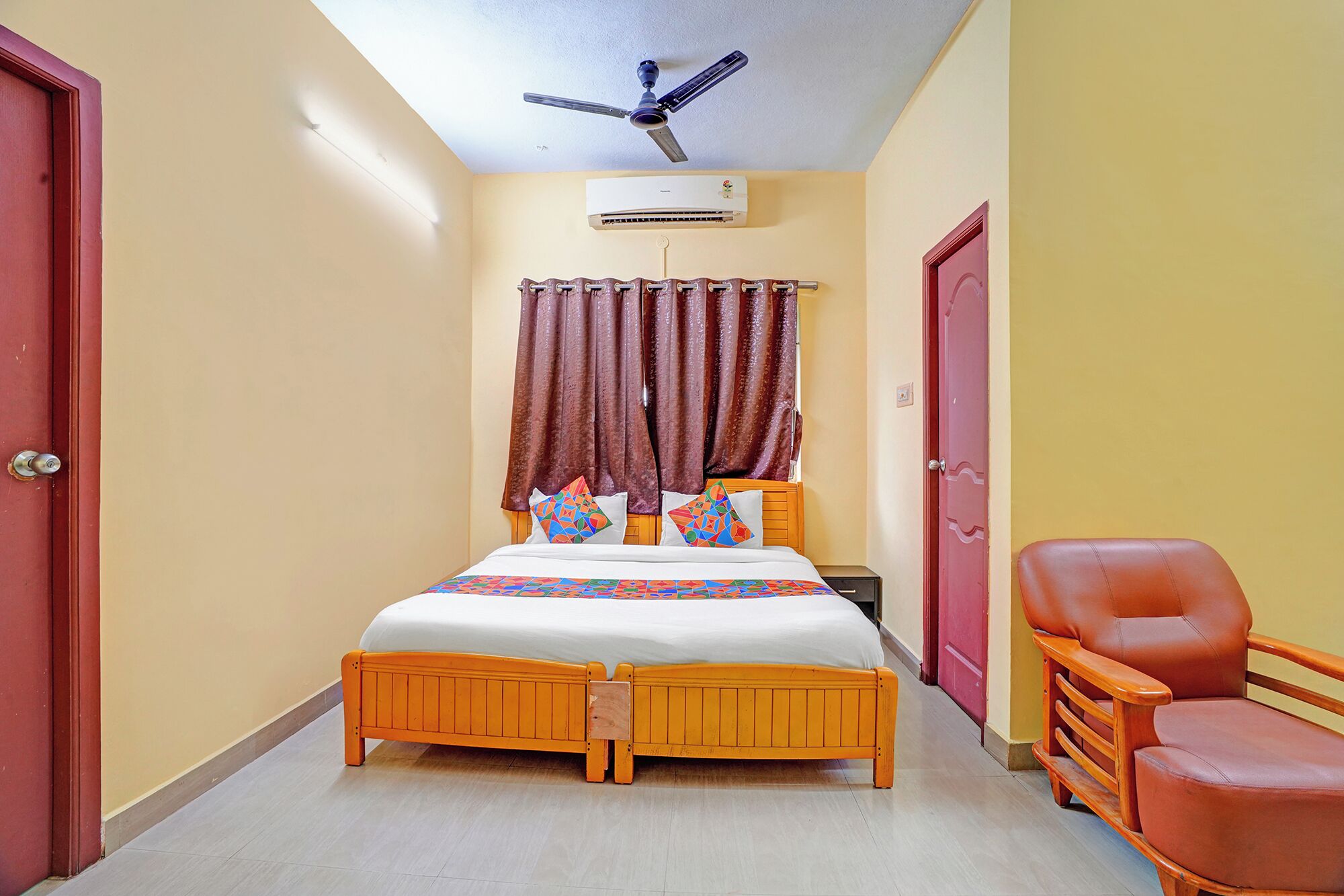 Deluxe Room | Egyptian cotton sheets, premium bedding, in-room safe, desk