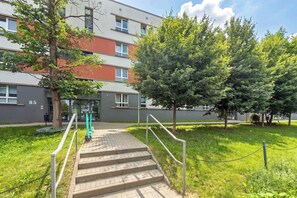 Exterior - Cozy Apartment with a Balcony, Near Parks and the Partynice Racetrack by Noclegi Renters (Wrocław)