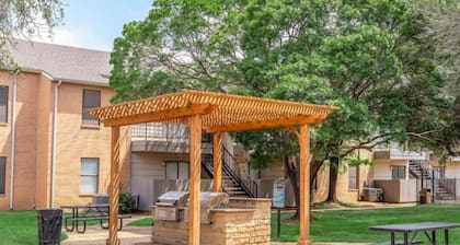 Well-appointed 2BR in prime location