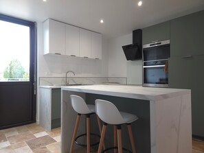 Private kitchen - Lovely 3-bedroom country house in charming Hotot-en-Auge (Hotot-en-Auge)