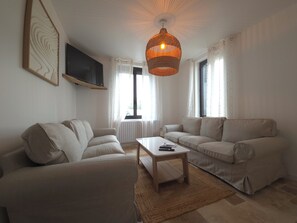 Living area - Lovely 3-bedroom country house in charming Hotot-en-Auge (Hotot-en-Auge)