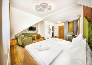 Quarto casal clássico | Cofres nos quartos, escrivaninha, Wi-Fi de cortesia, roupa de cama