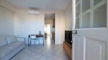 Deluxe Apartment | Living area