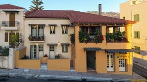Exterior - Ipapanti Square (Kalamata)
