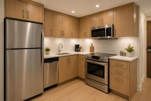 Camera Design | Cucina privata | Frigorifero, microonde, forno, piano cottura