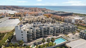 A coastal hotel with multiple balconies, a swimming pool, and a view of the sea. - Family Oasis: Vacation rental with a 140 m² terrace, pool, and just 5 minutes from the beach (AN)