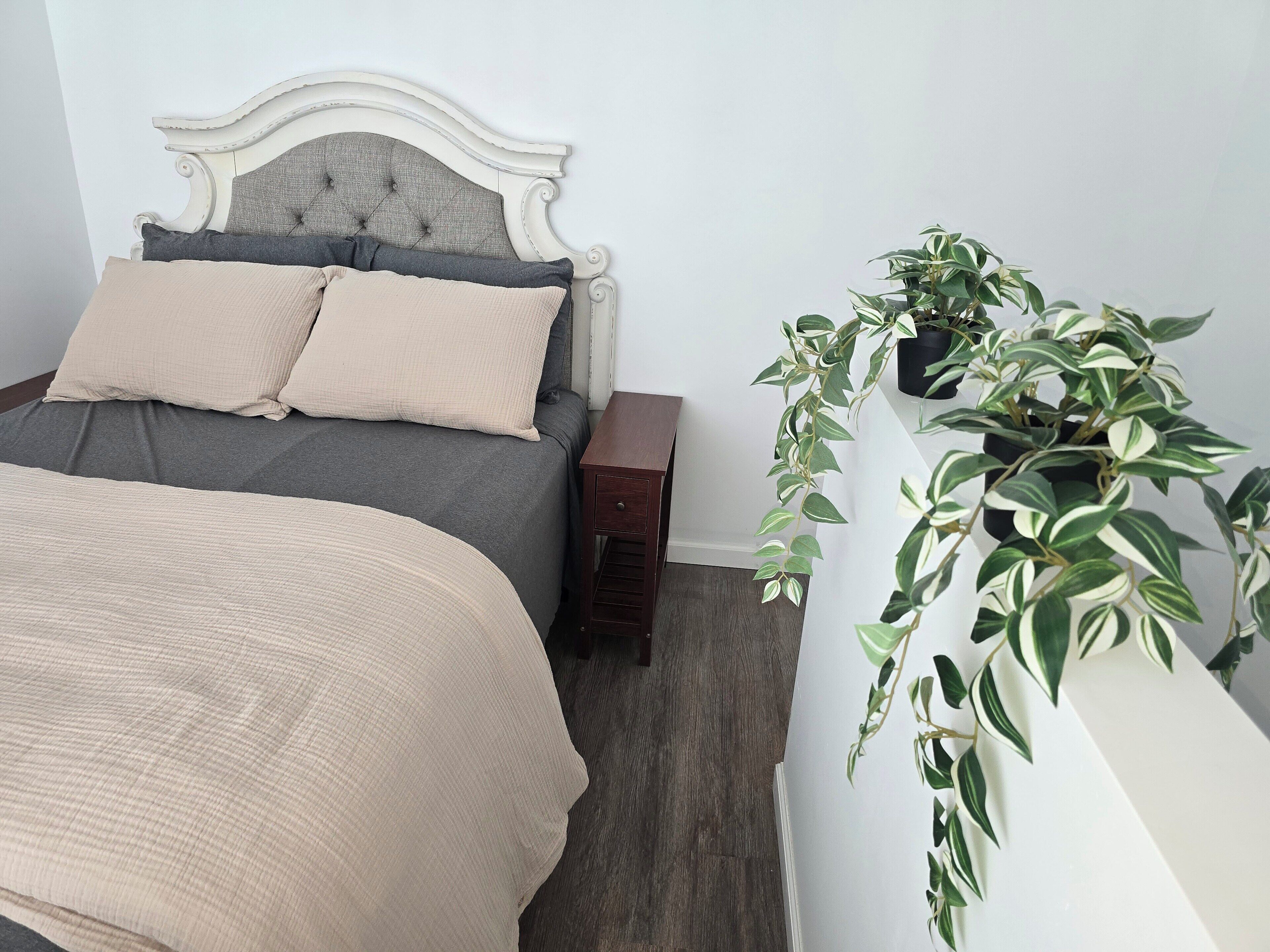 6 bedrooms, iron/ironing board, WiFi, bed sheets