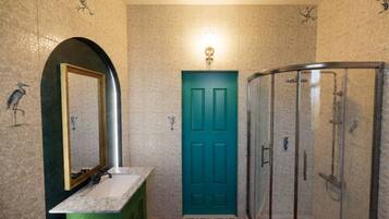 Superior Studio Suite | Bathroom