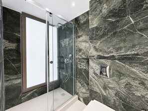 Bathroom - Athenian Muse Suites – V by ΜΡS (Athina)