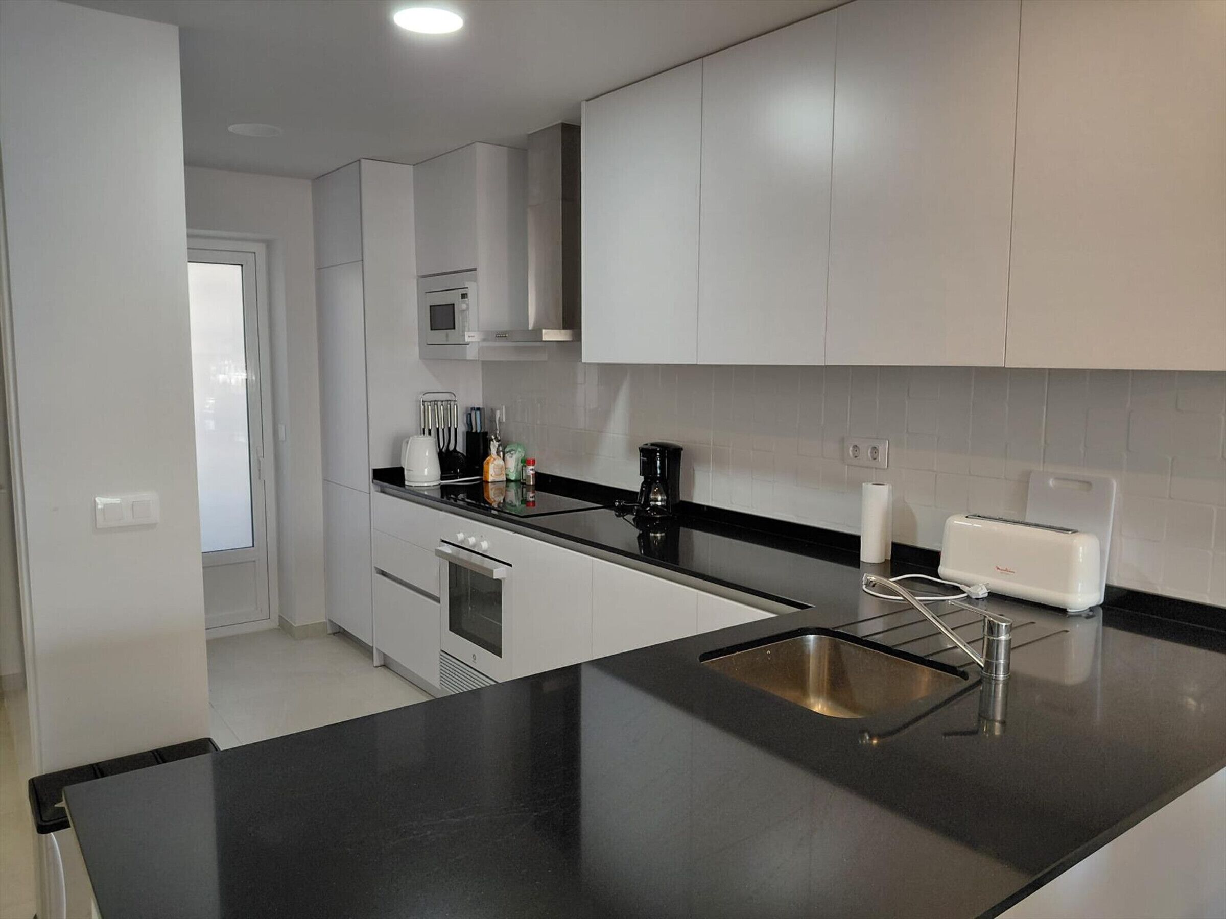 Coffee/tea maker, microwave, oven, stovetop