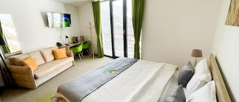 Comfort Double Room | Desk, laptop workspace, iron/ironing board, free WiFi