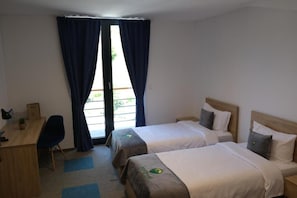 舒適雙人房, 陽台, 山景 | 書桌、筆電工作空間、熨斗/熨衣板、免費無線上網