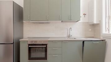 Microwave, dishwasher, electric kettle