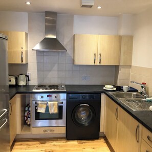 Private kitchen - Amazing 1BR Flat Close to Limehouse Station (London)
