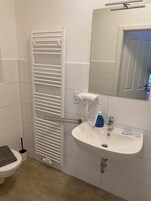 Studio | Bathroom