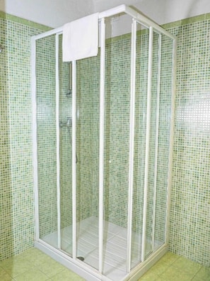 Comfort Triple Room | Bathroom