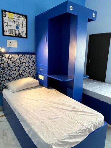Backpackers Den