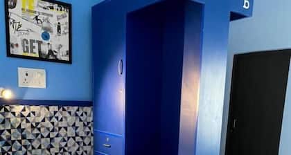 Backpackers Den