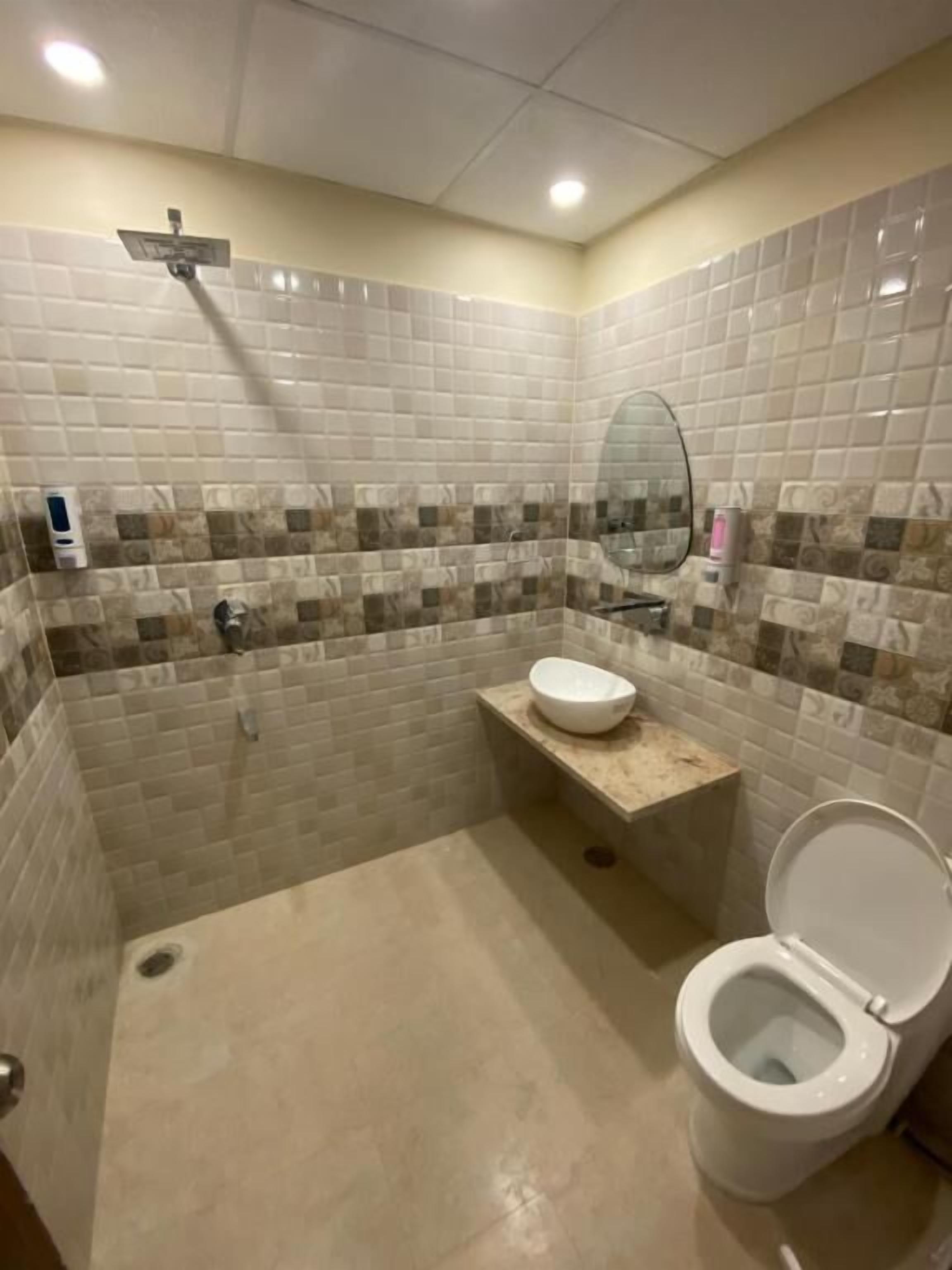 Shower, towels, soap, shampoo