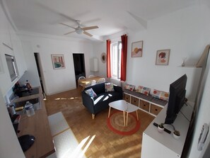 Living area - Vrbo Property (Montpellier)