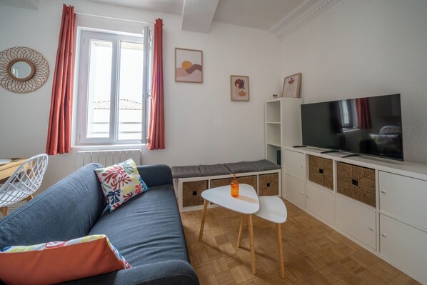 Living area - Vrbo Property (Montpellier)