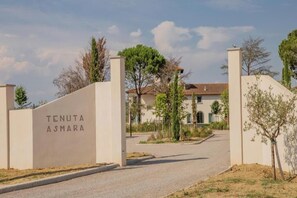Exterior - Tenuta Asmara Luxury Resort: Suite with Pool View (Toscana)
