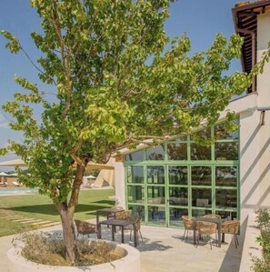 Outdoor dining - Tenuta Asmara Luxury Resort: Suite with Pool View (Toscana)