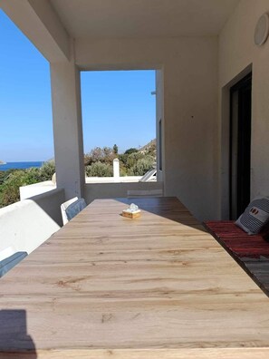 Outdoor dining - Vrbo Property (Arginonta)