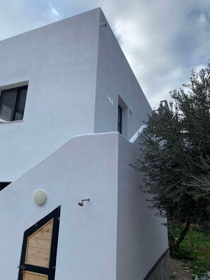 Exterior - Elena Arginonta Beach House: 1st-floor apartment with ocean view (Arginonta)
