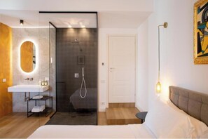 Room - Vrbo Property (Toscana)