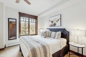 Iron/ironing board, free WiFi, bed sheets - Luxury condo with hot tubs & pool, walk to lifts & downtown Breckenridge (Breckenridge)