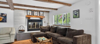 Trout Creek Knox Retreat - Pet Friendly, Fenced Yard, Ideal for 2 Couples