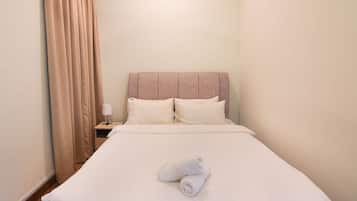 Iron/ironing board, WiFi, bed sheets