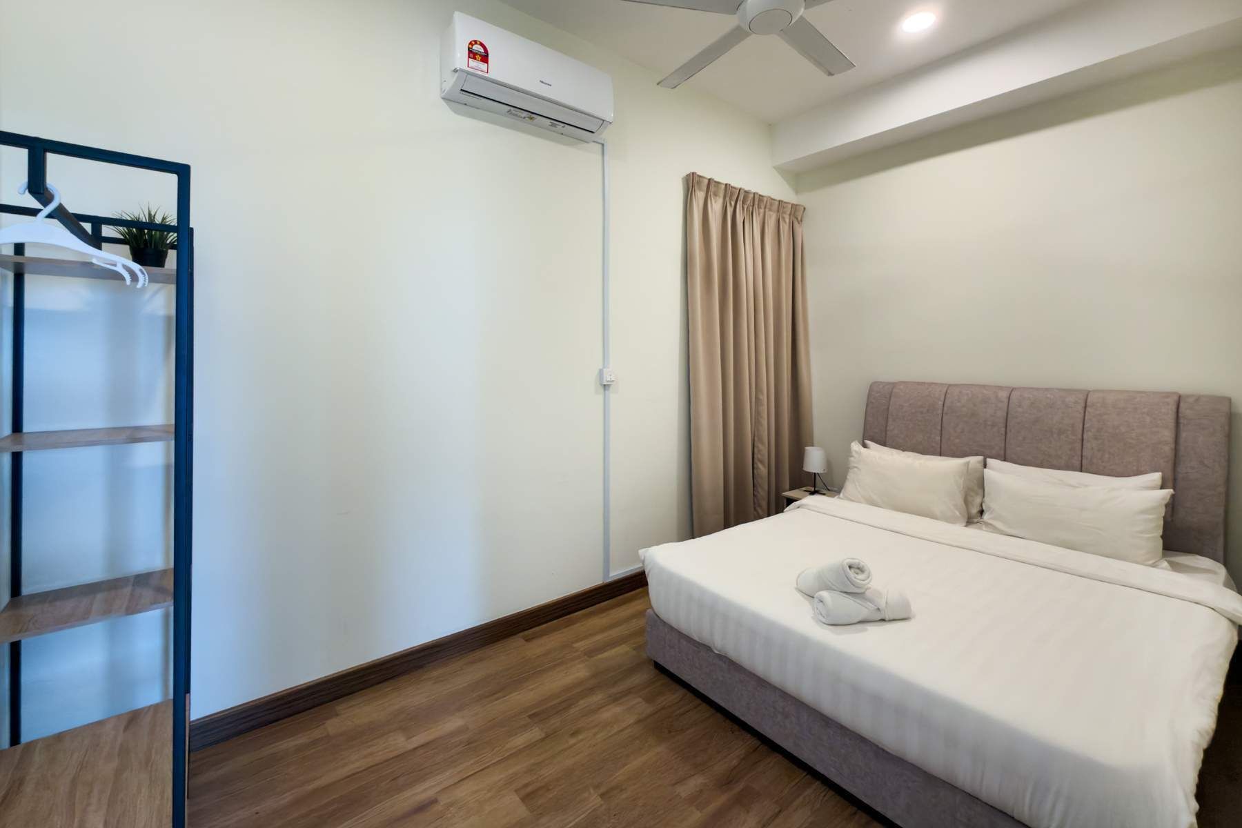 Ferros/tábuas de passar roupa, Wi-Fi, roupa de cama