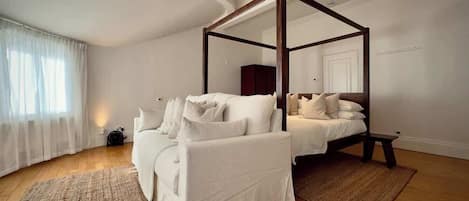 Desk, iron/ironing board, travel cot, WiFi