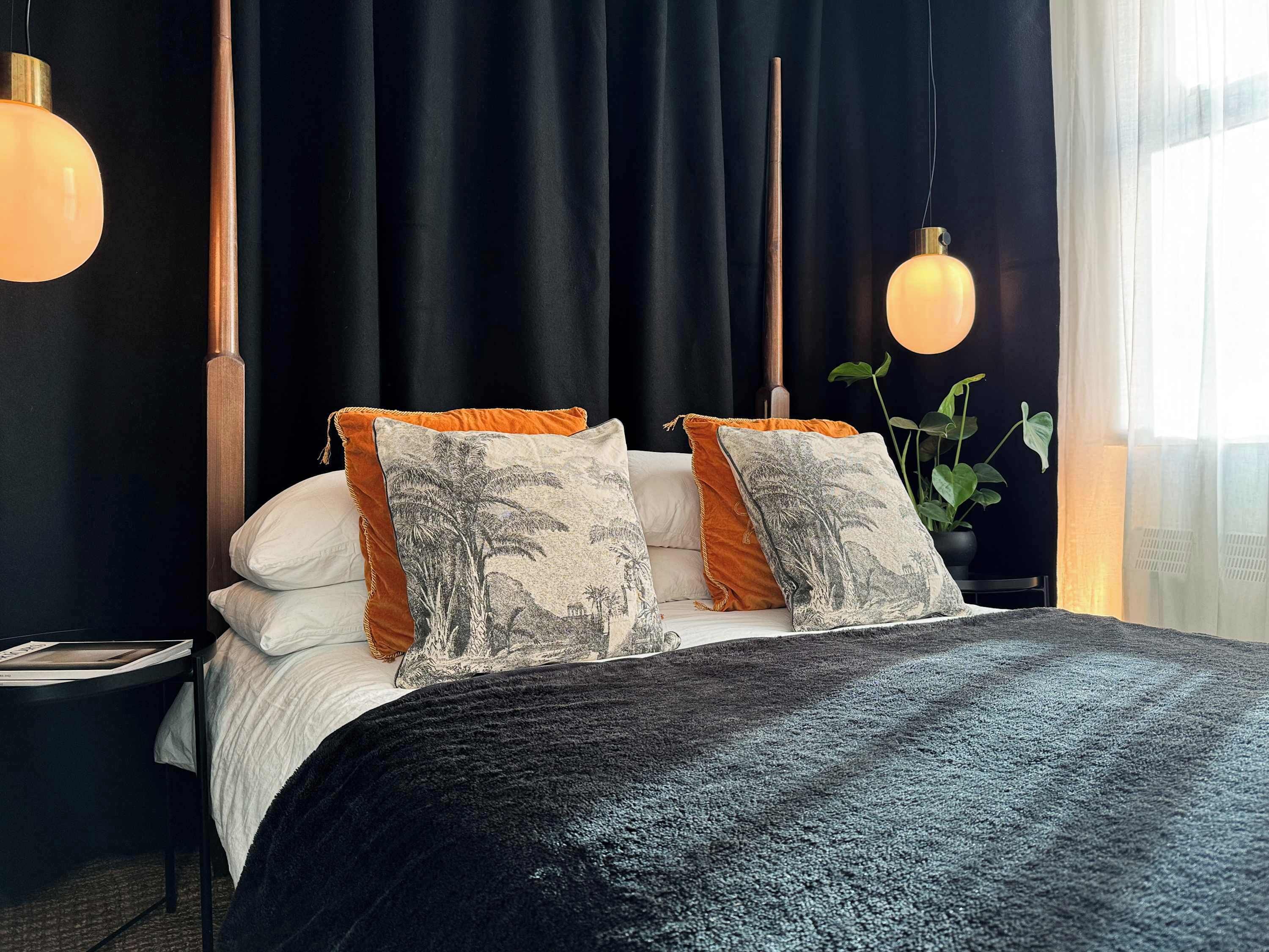 Iron/ironing board, travel crib, WiFi, bed sheets