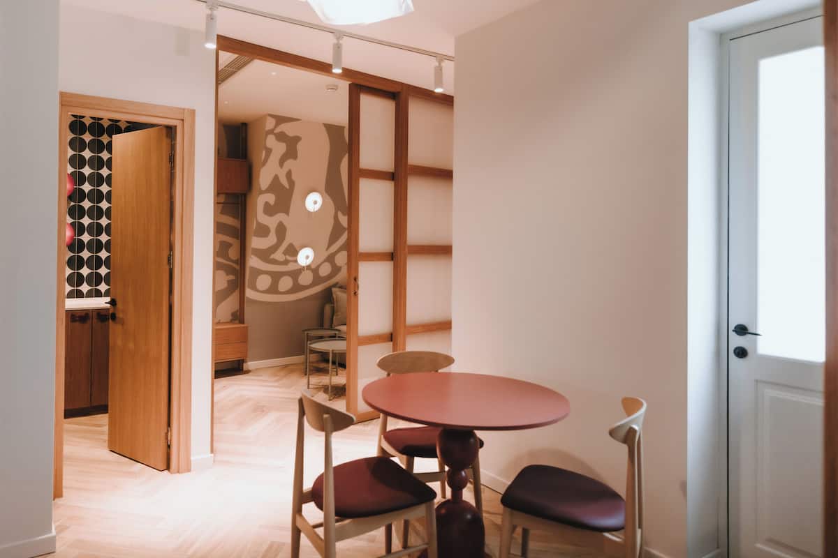 Suite Deluxe | Espacio para trabajar con un portátil, wifi gratis, ropa de cama