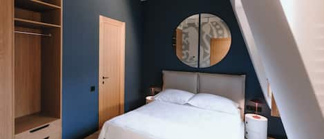 Deluxe Suite | Laptop workspace, WiFi (free), bed sheets