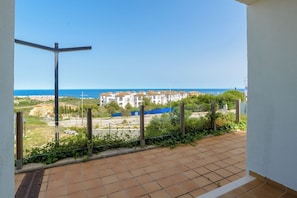 Property grounds - Modern, fully furnished apartment with ocean views (AN)