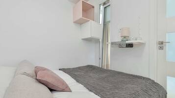 Bügeleisen/Bügelbrett, Reisekinderbett, WLAN, Bettwäsche